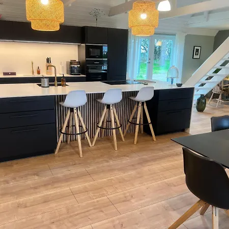 Storre Luksus Hus Ved * Assens